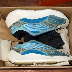 Yeezy 700 v3 Arzareth